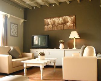 Holiday Home in Zele near Laarne Castle - Lokeren - Huiskamer