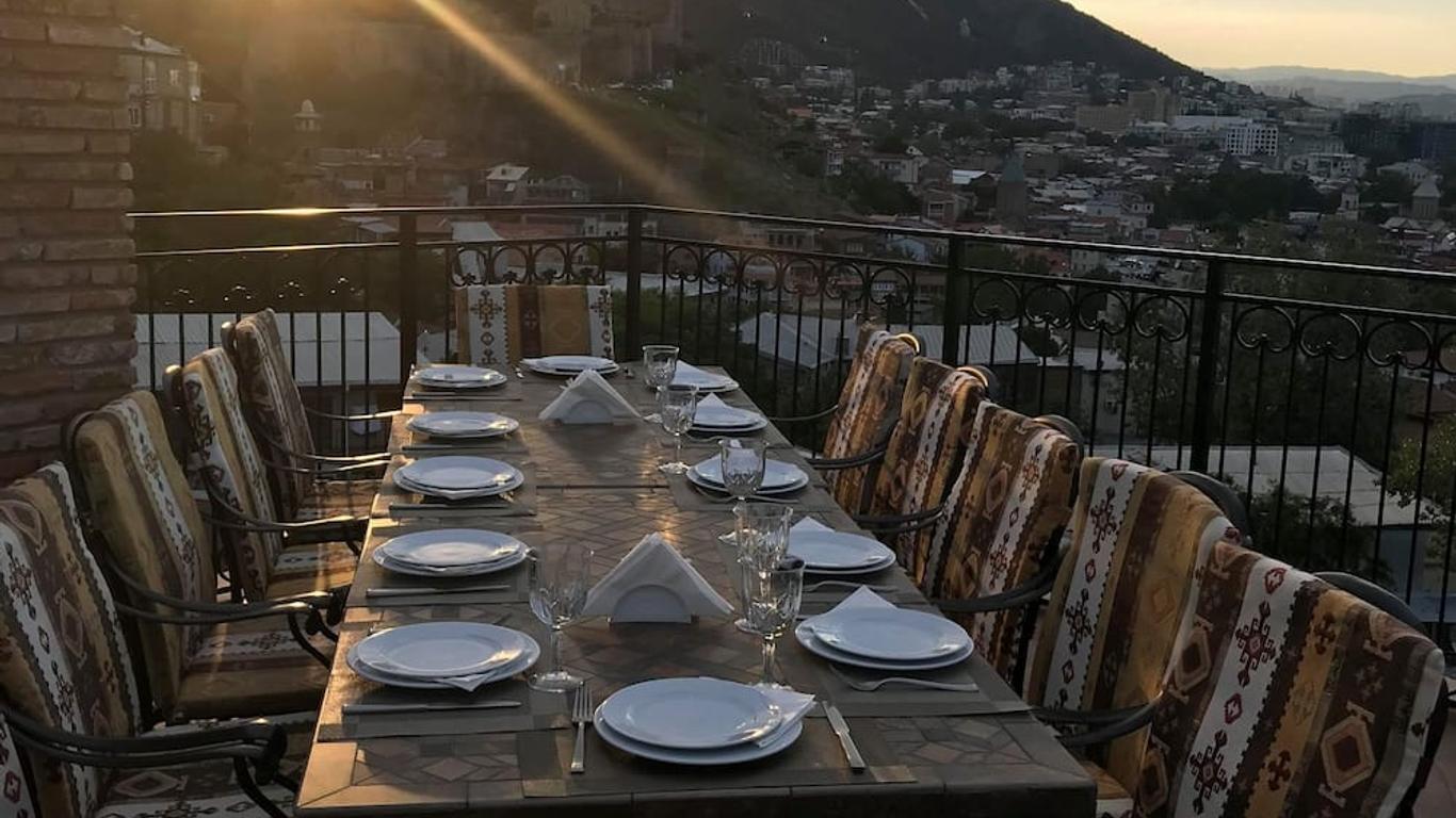 Metekhi Line Hotel