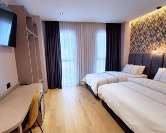Starlight Hotel - Tirana - Bedroom