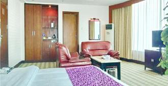 Daziran Business Hotel - Huizhou - Bedroom