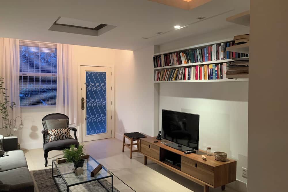 Charming 2-bedroom house with WiFi, AC in Humaitá near the lagoon - 里約熱內盧 - 客廳