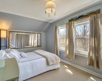 Lakefront Oakland Vacation Rental w/ Dock + Views! - Waterville - Schlafzimmer