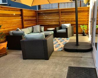 Clean Luxury Guesthouse Near Downtown Large Patio - Portland - Patio