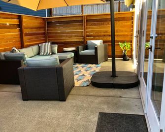Clean Luxury Guesthouse Near Downtown Large Patio - Portland - Patio