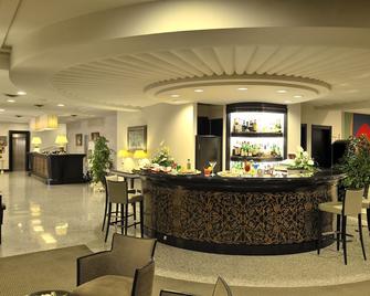 Perugia Plaza Hotel - פרוג'ה - לובי