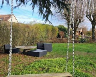The AleXan balneotherapy chalet - Huriel - Patio