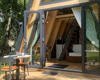 Ecolodges de rêve dans un château de conte de fées - Les Trois-Moutiers - Patio