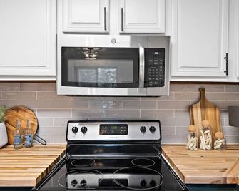 Alpine Nine - Modern, cozy cabin in the woods close to town - McCall - Keuken