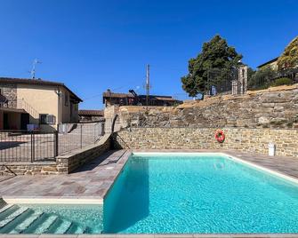 2 Bedroom Beautiful Apartment In Castel Focognano - Castel Focognano - Piscina