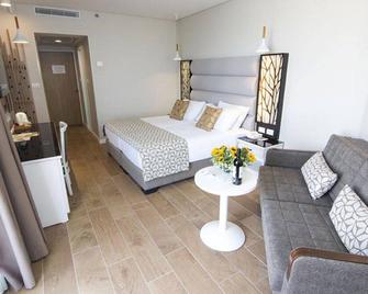 Lavi Kibbutz Hotel - Tiberias - Bedroom