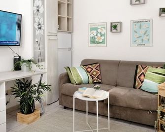 HoliHome - Nobil Villani - Bilocale piano terra - Tortoreto - Wohnzimmer