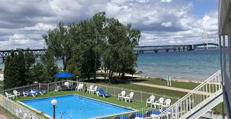 Riviera Motel - Mackinaw City - Bể bơi