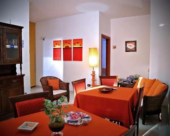 B&B L'Orizzonte - Castro - Comedor