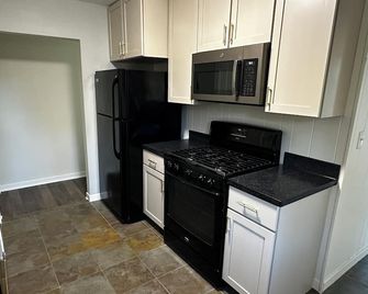 Newly Remodeled, charming 3-bedroom house in lovely Pella - Pella - Keuken
