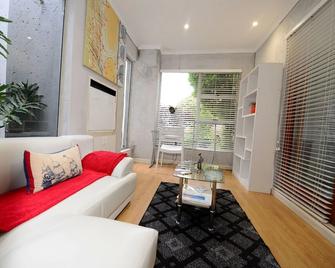 Corgi Guest House - Randburg - Huiskamer