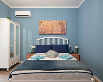 Casa Petronio Apartments Bologna Center - Bologna - Bedroom