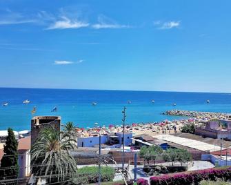 Bianca Seaview & Beach Apartment - Montgat - Platja