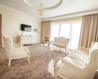 Hotel Kiston - Sulęczyno - Pokój dzienny