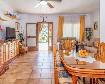 3 Bedroom Gorgeous Home In Rute - Rute - Essbereich