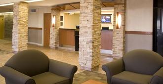 Woodlands Inn & Suites - Fort Nelson - Lobby