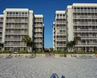 Beachfront Condo! Gulf View From All Rooms, Pool, Chairs Provided - Siesta Key - Building