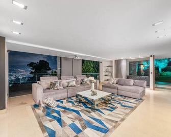 Villa Elegancia, Vistas A La Ciudad Con Jacuzzi Y Piscina. - Envigado - Living room