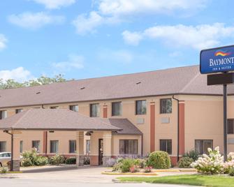 Baymont by Wyndham Waterloo - Waterloo - Building