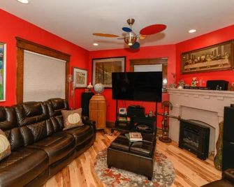 Berrodin Bed & Breakfast - Akron