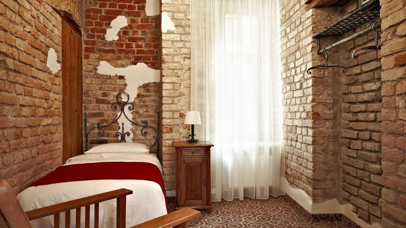 هوتل جوستوس