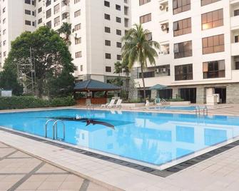 5 Acres Tropical garden in Kemang Raya Residence whole 3/2 Apart 2nd fl. Balcony - Jakarta - Pool