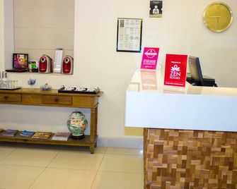Zen Rooms Artur Bernardes - Rio de Janeiro - Front desk