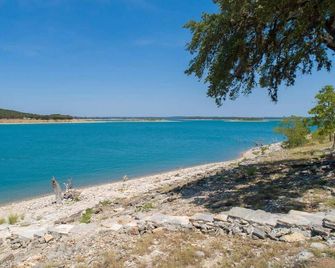 CL 1105c A Shore Thing - Canyon Lake - Strand