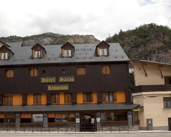 Hotel Sarao - Escarrilla - Building