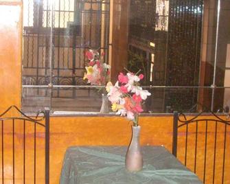 Triomphe Hostel - Alejandría - Patio