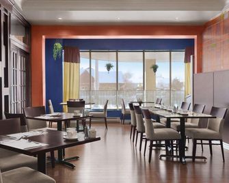 Days Inn by Wyndham Blainville Conference Centre - Blainville - Restaurant