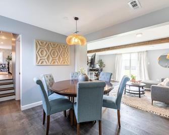 Chic, Renovated, 3br/3ba Bev Hills Getaway! - Beverly Hills - Dining room