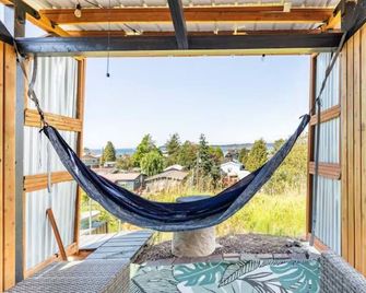 Birch Bay Beach Cabana - a tiny oasis close to everything at the Bay. Pets OK - Blaine - Balkón