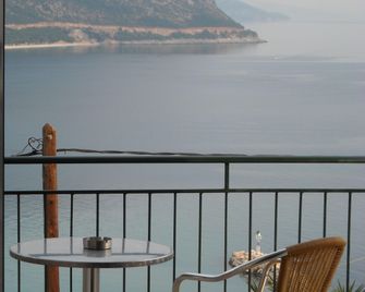 Hotel Oceanis - Poros - Balcony