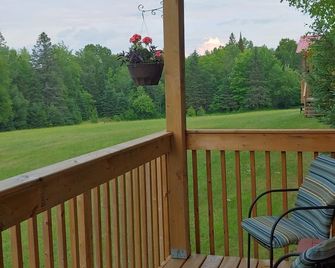 Cabins on the York - Cabin #4 - Wolf Cabin - Bancroft - Balkon