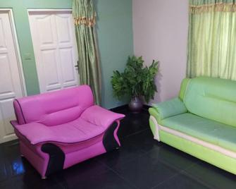 Vacation Lodge - Kasoa - Living room