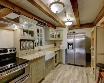 Unforgettably Vermont Timber Frame Lodge - Fairfax - Cocina