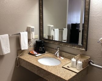 Super 8 by Wyndham Aurora/Naperville Area - Aurora - Baño