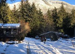 Diamond House, cozy home in a park-like setting - Ketchikan - Vista del exterior