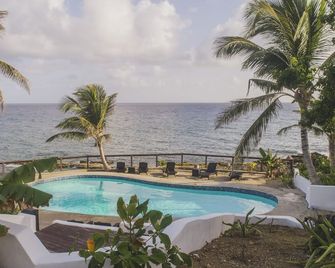 Oceanfront. Saltwater Pool. Walk to Cane Bay Beach & Restaurants. - Kingshill - Piscina