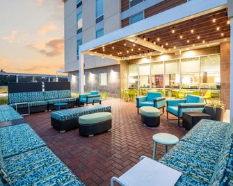 Home2 Suites by Hilton Houston IAH Airport Beltway 8 - Houston - Lounge