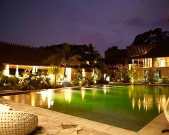 Amanuba Hotel & Resort Rancamaya - Bogor - Piscina
