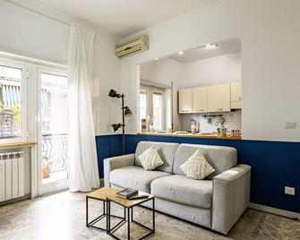 Lovely Collatina Apartment by Rentbeat - Roma - Sala de estar