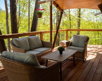 Rapids Luxury Canvas on Deer Lake - Grand Rapids - Balcony