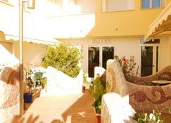 Hotel Kaly - Ventimiglia - Gebouw