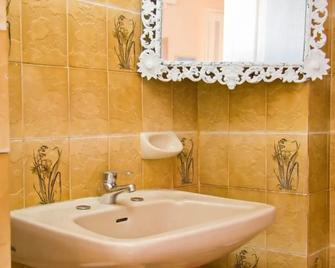 Dorian Hotel - Ano Symi - Bad